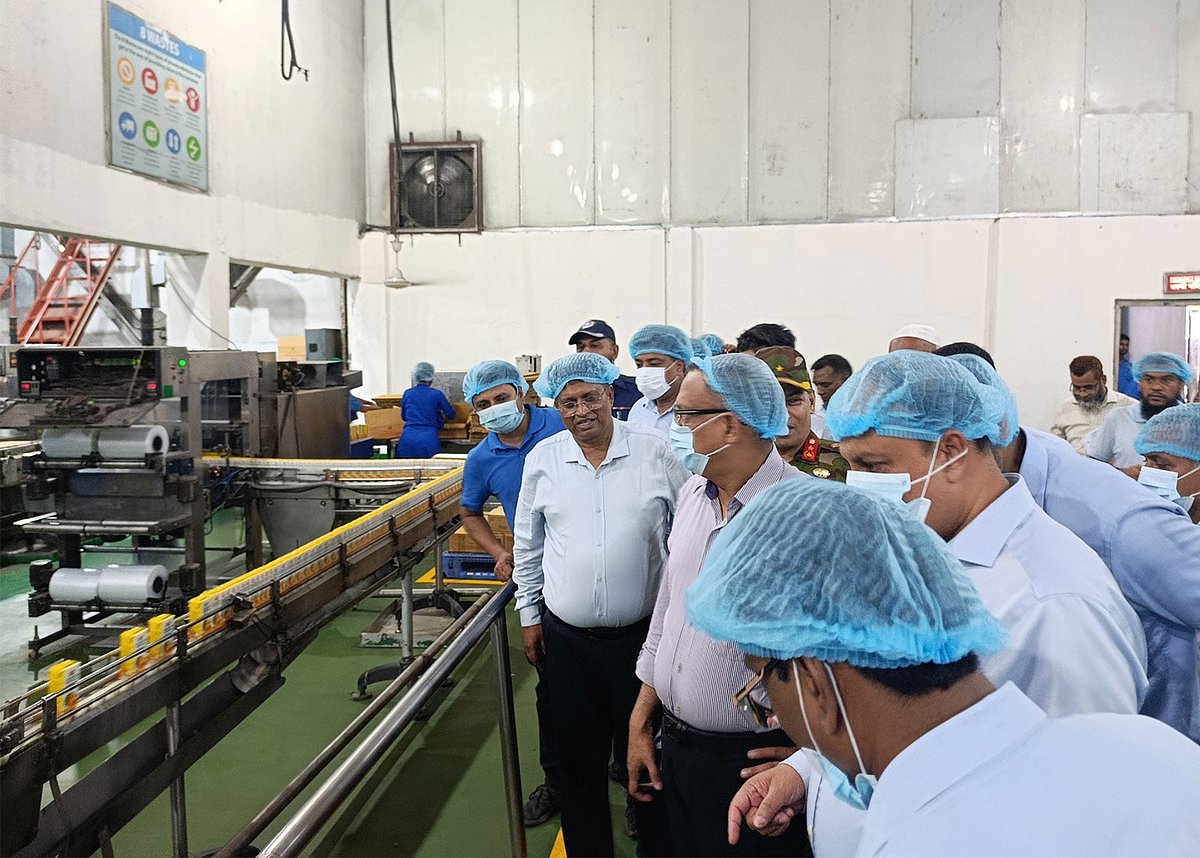 আজ মঙ্গলবার নরসিংদীর ঘোড়াশালে প্রাণ-আরএফএল গ্রুপের ইন্ডাস্ট্রিয়াল পার্ক পরিদর্শনে যান বস্ত্র ও পাট মন্ত্রণালয়ের প্রতিমন্ত্রী মো. শরীফুল আলম। এ সময় প্রাণ-আরএফএল গ্রুপের শীর্ষ কর্মকর্তারা উপস্থিত ছিলেন