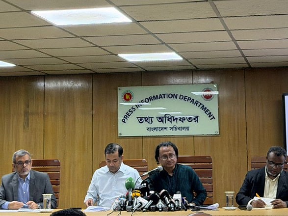 প্রধানমন্ত্রীর তথ্য ও সম্প্রচারবিষয়ক উপদেষ্টা জাহেদ উর রহমান আজ মঙ্গলবার সকালে তথ্য অধিদপ্তরের সম্মেলনকক্ষে আয়োজিত প্রেস ব্রিফিংয়ে কথা বলেন