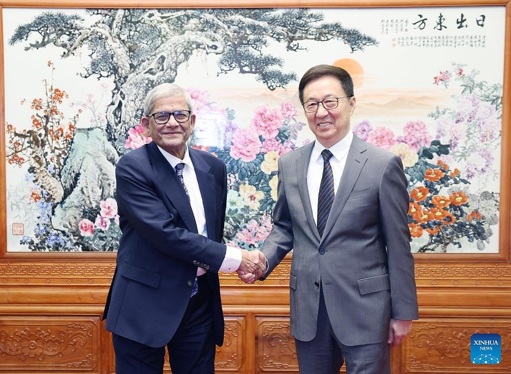 বিএনপির মহাসচিব ও স্থানীয় সরকারমন্ত্রী মির্জা ফখরুল ইসলাম আলমগীর ও চীনের ভাইস প্রেসিডেন্ট হান ঝ্যাং। আজ মঙ্গলবার বেইজিংয়ে