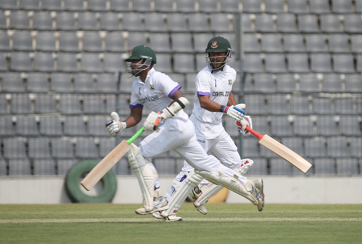 ১৪৭ রানের জুটি গড়ার পথে আশিকুর রহমান ও আবু হায়দার