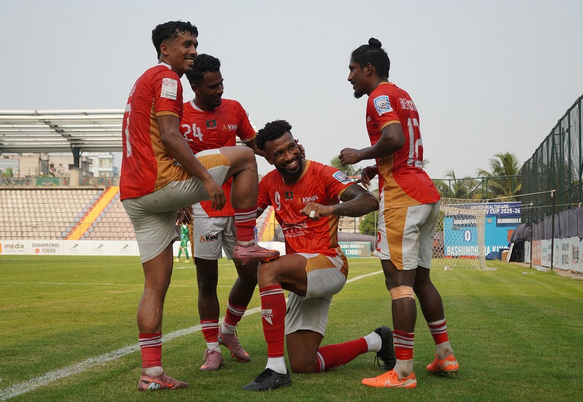 একই করেছেন চার গোল। দরিয়েলতন গোমেজের এমন উদযাপনই মানায়