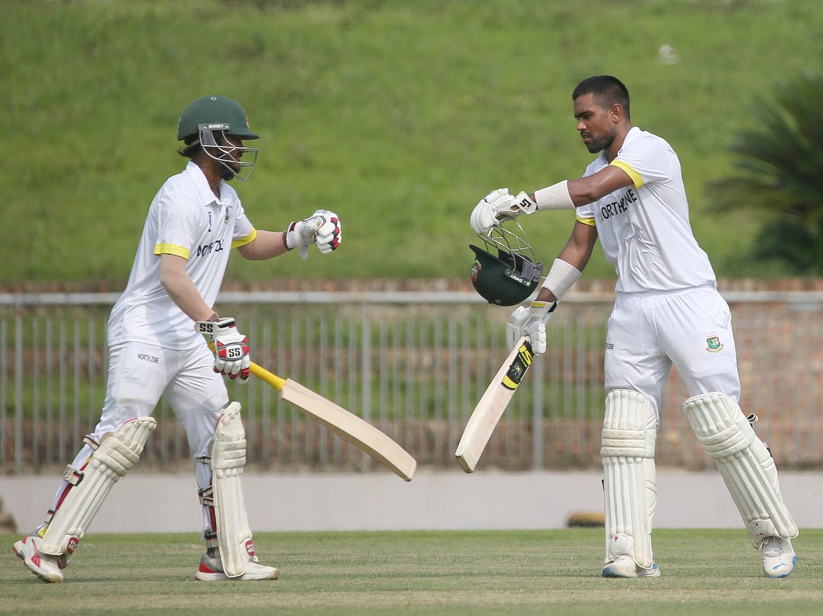 ২৩৩ রানের জুটি গড়ার পথে সেঞ্চুরি পেয়েছেন উত্তরাঞ্চলের প্রিতম কুমার (বাঁয়ে) ও আকবর আলী