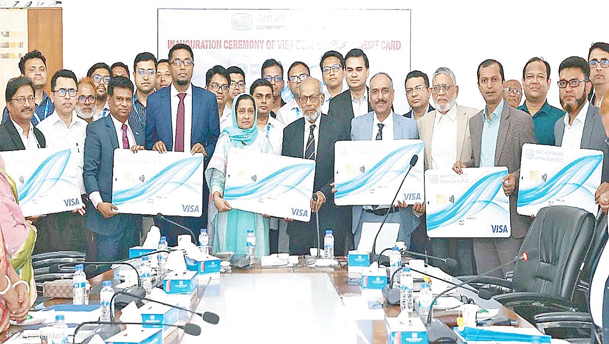 জনতা ব্যাংকের ভিসা ডুয়েল কারেন্সি ডেবিট কার্ড উদ্বোধন অনুষ্ঠানে আর্থিক প্রতিষ্ঠান বিভাগের সচিব নাজমা মোবারেক, জনতা ব্যাংকের চেয়ারম্যান মুহ. ফজলুর রহমান ও এমডি মজিবর রহমান; বাংলাদেশ ব্যাংকের নির্বাহী পরিচালক দেবদুলাল রায়সহ ব্যাংকের কর্মকর্তারা