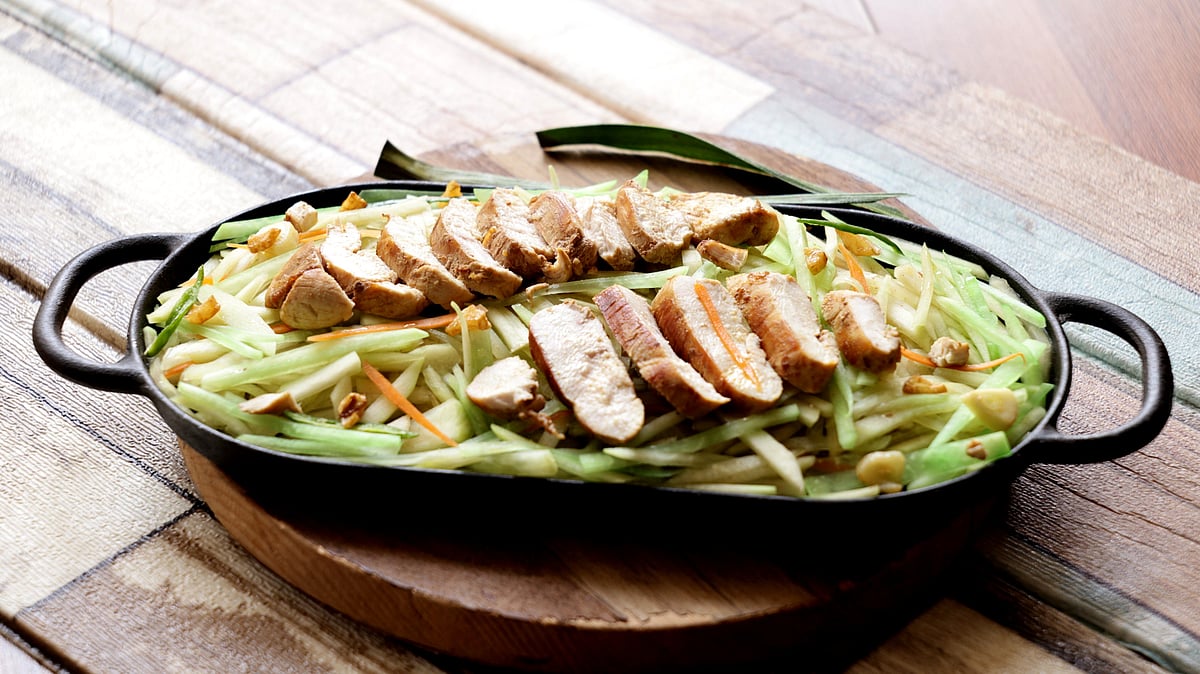 কাঁচা আমের চিকেন সালাদ