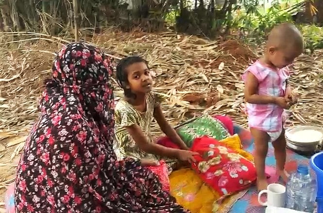 গাজীপুরের কালিয়াকৈর উপজেলার উত্তর লস্করচালা গ্রামে সোনিয়া বেগম নামের এক নারী তাঁর দুই সন্তানকে নিয়ে স্বামীর কবরের পাশে আশ্রয় নিয়েছেন। আজ বুধবার সকালে তোলা