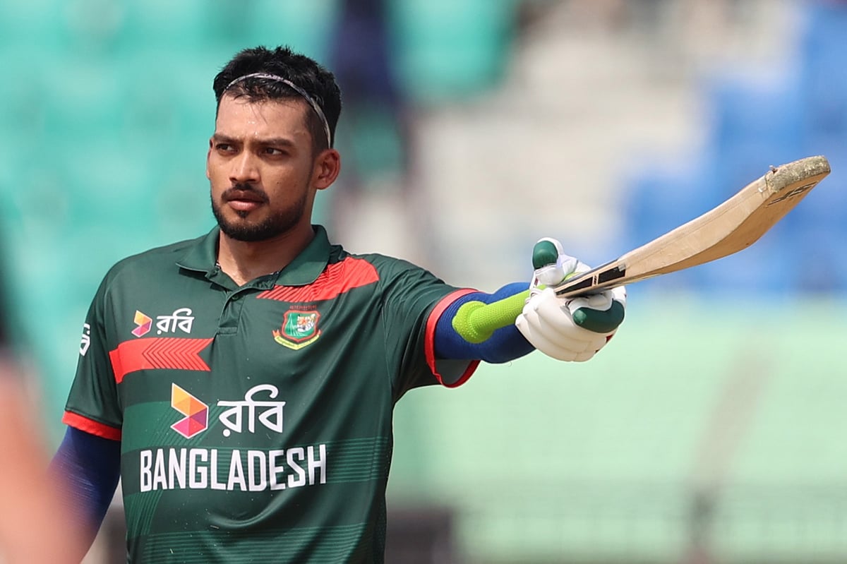 বিপর্যয়ের মুখে দারুণ এক সেঞ্চুরি করেছেন নাজমুল