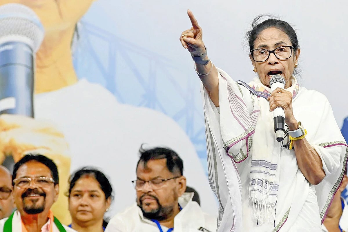 পশ্চিমবঙ্গের বিধানসভা নির্বাচনে নির্বাচনী প্রচারে বক্তব্য দিচ্ছেন মমতা বন্দ্যোপাধ্যায়