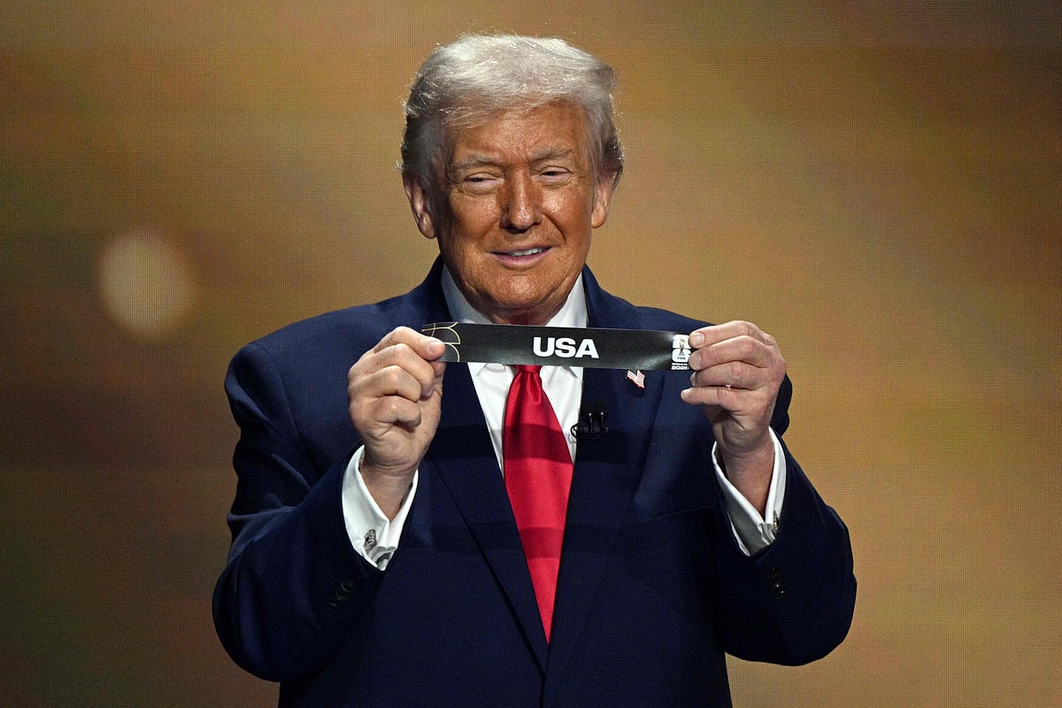 ডোনাল্ড ট্রাম্প সরকারের বিভিন্ন নীতির জেরে বিশ্বকাপের জন্য ‘ভ্রমণ সতর্কতা’ জারি করেছে অ্যামনেস্টি ইন্টারন্যাশনাল। ছবিটি গত ৫ ডিসেম্বর বিশ্বকাপ ড্র অনুষ্ঠানে তোলা