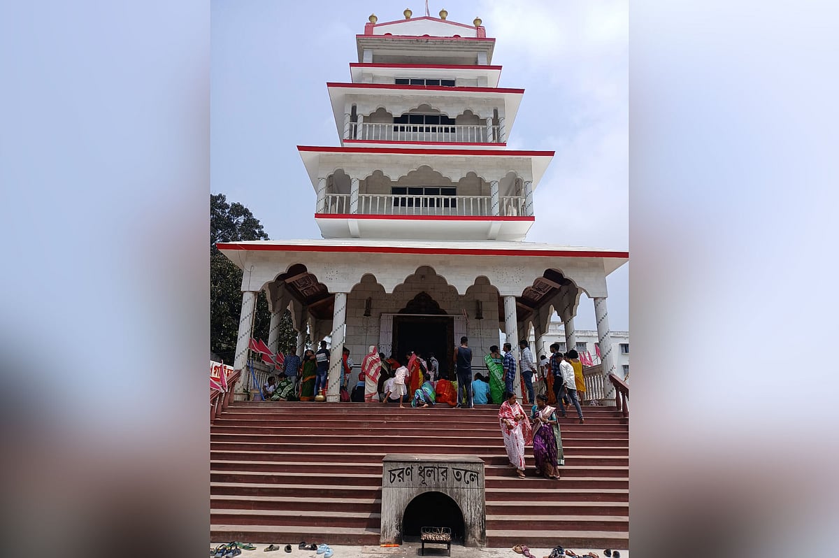 পশ্চিমবঙ্গের উত্তর চব্বিশ পরগনা জেলার ঠাকুরনগরে মতুয়া–তীর্থ হরিচাঁদ–গুরুচাঁদ মন্দির