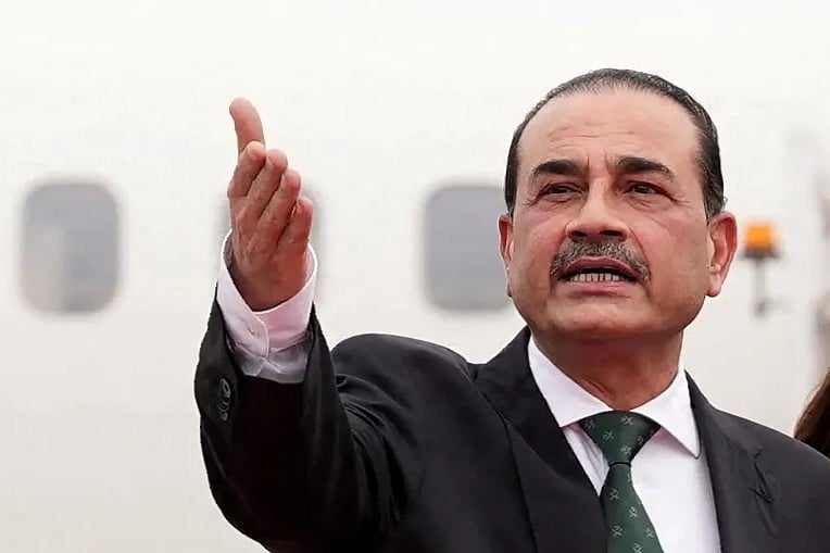 ইরান-যুক্তরাষ্ট্রের কর্মকর্তাদের সঙ্গে শান্তি আলোচনার আগে পাকিস্তানের সামরিক বাহিনীর প্রধান ফিল্ড মার্শাল আসিম মুনির। পাকিস্তানের রাজধানী ইসলামাবাদে, ১১ এপ্রিল ২০২৬