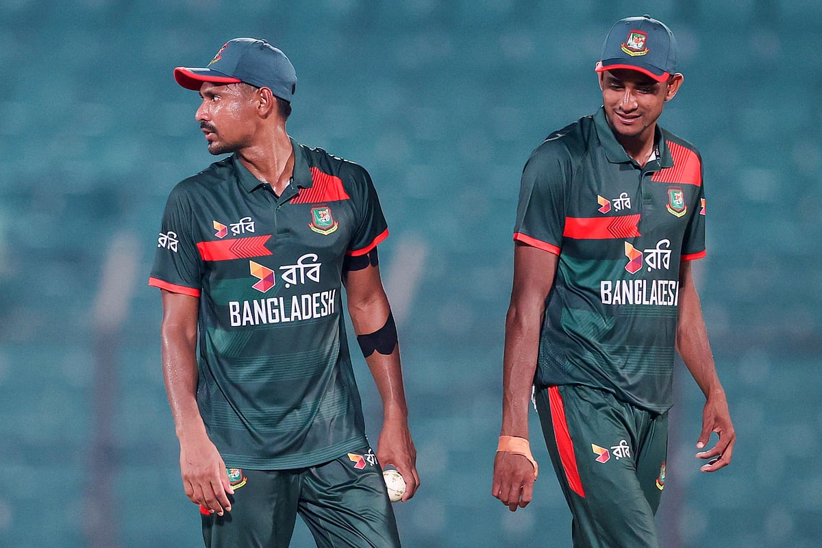 মোস্তাফিজুর রহমান ও নাহিদ রানা। গতকাল নিউজিল্যান্ডের বিপক্ষে তৃতীয় ওয়ানডেতে