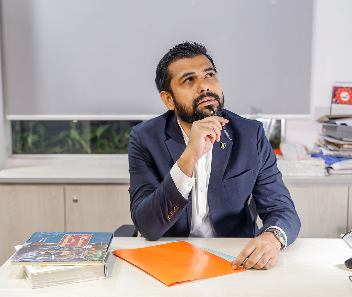 অনেক পেশাজীবীই ক্যারিয়ার এগিয়ে নিতে এমবিএ করার কথা ভাবছেন