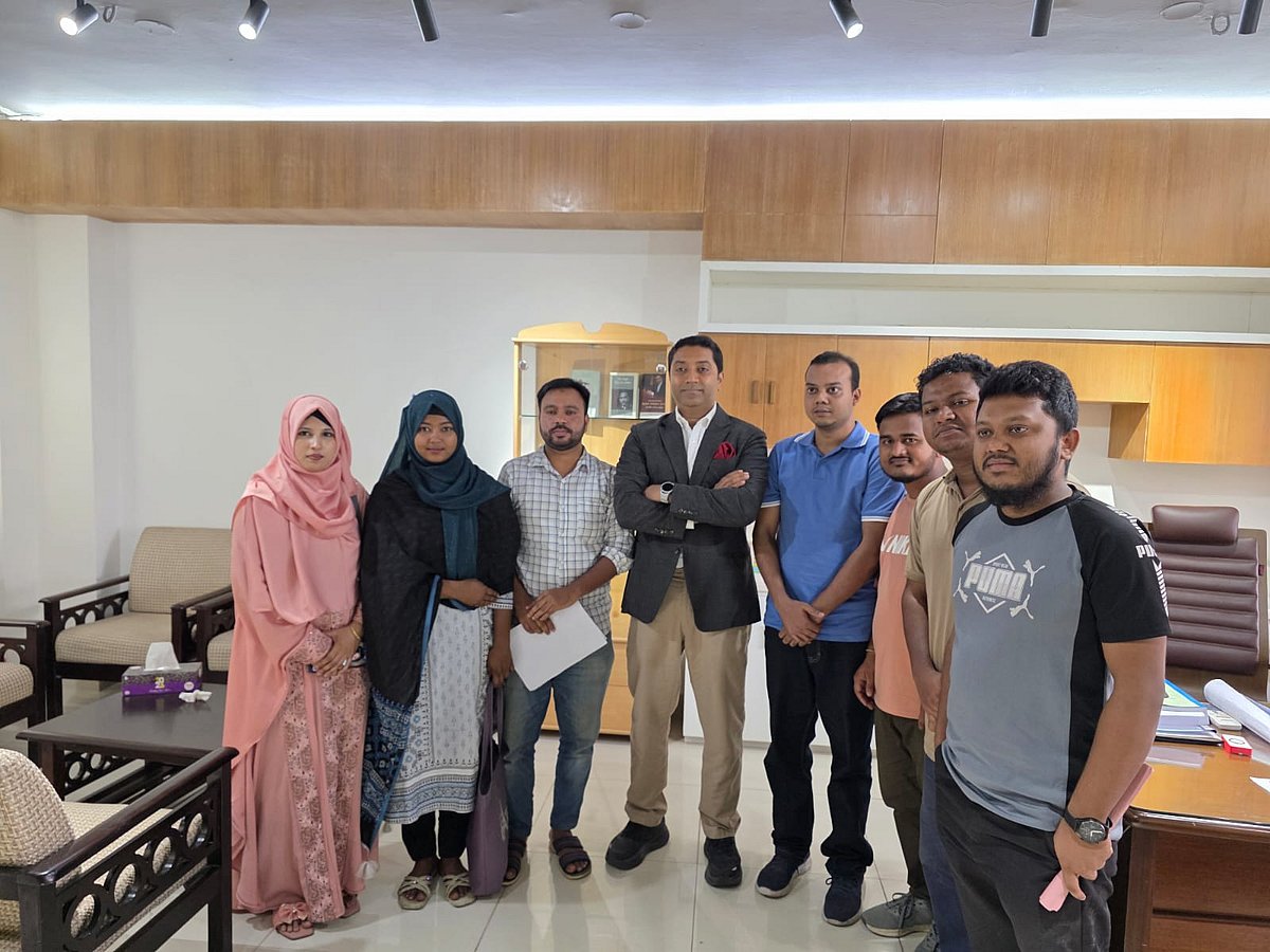 সরকারি প্রাথমিক বিদ্যালয়ে সহকারী শিক্ষক হিসেবে নিয়োগে সুপারিশ পাওয়া প্রার্থীদের একটি প্রতিনিধিদল আজ প্রাথমিক ও গণশিক্ষা মন্ত্রণালয়ে প্রতিমন্ত্রী ববি হাজ্জাজের সঙ্গে সাক্ষাৎ করেছে