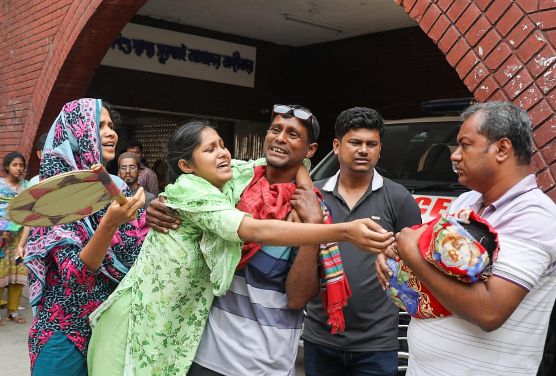 হামে শিশুর মৃত্যুতে স্বজনহারাদের কান্না থামছে না 