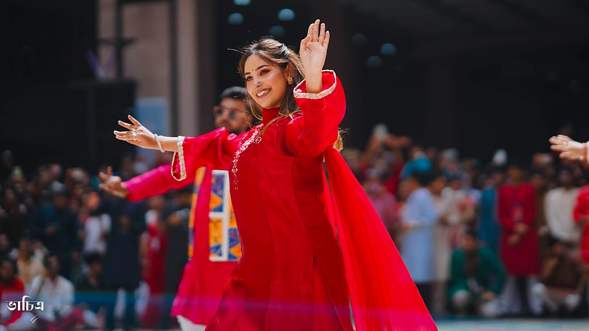 ‘জ্বালা জ্বালা’ গানের সঙ্গে স্বতঃস্ফূর্ত নেচে মেধা এরই মধ্যে নামকরণের সার্থকতা প্রমাণ করেছেন
