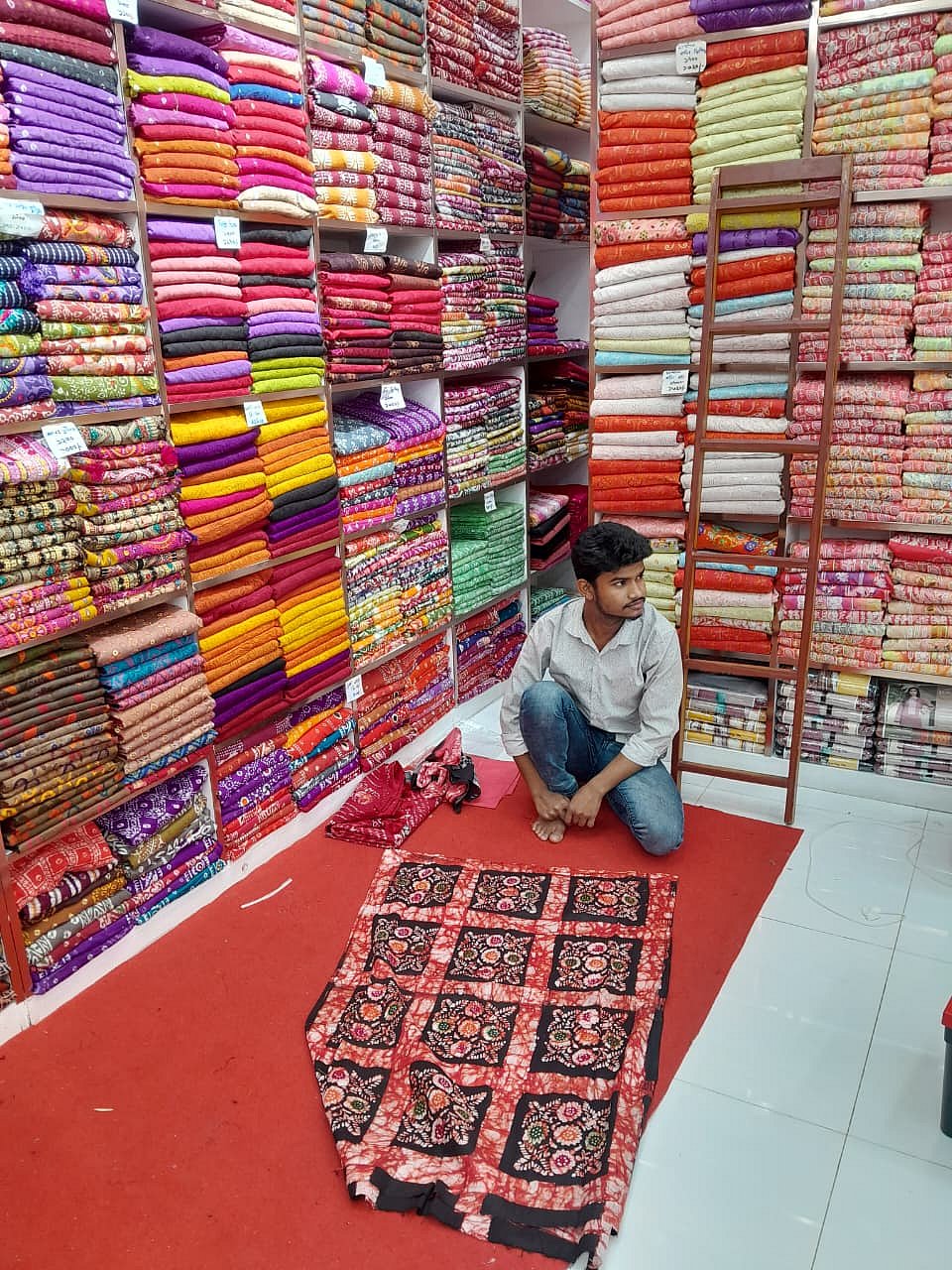 কুমিল্লায় বাটিকের পোশাক