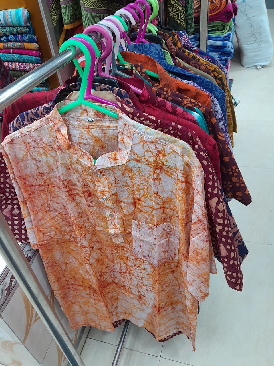 কুমিল্লায় বাটিকের পোশাক