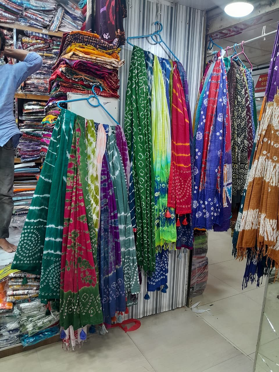 কুমিল্লায় বাটিকের পোশাক