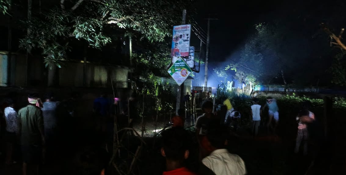 সরাইলে আধিপত্য বিস্তারকে কেন্দ্র করে টর্চলাইট জ্বালিয়ে দুই পক্ষ মারামারি করেছে। গতকাল রোববার