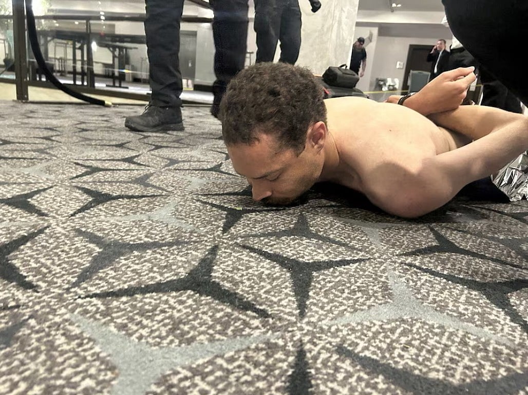 নৈশভোজে গুলির ঘটনায় কোল টমাস অ্যালেনকে আটক করা হয়