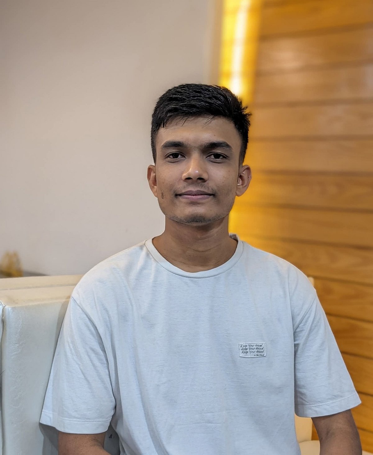 নিষিদ্ধ সংগঠন ছাত্রলীগের এক কর্মীকে টিএসসি থেকে আটক করে শাহবাগ থানায় সোপর্দ - Image 1