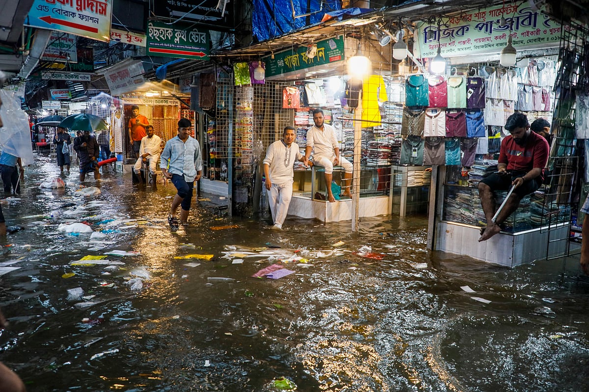 চট্টগ্রামে মঙ্গলবারের জলাবদ্ধতায় ভোগান্তি