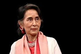 কারাবাস থেকে অং সান সু চি আবার গৃহবন্দী