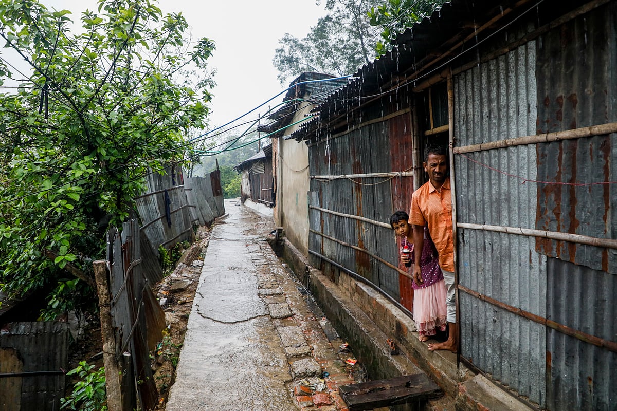 পাহাড় না বসতি