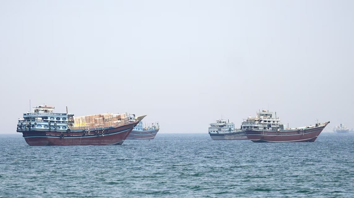 হরমুজ প্রণালিতে অবস্থানকারী কিছু নৌযান