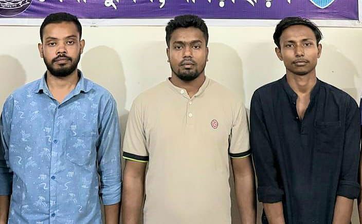 পুলিশের অভিযানে গ্রেপ্তার হওয়া যুবলীগের তিন নেতা। গতকাল তোলা