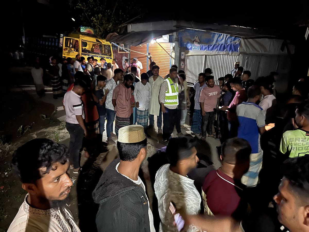 ফরিদপুরে ট্রাকের ধাক্কায় সাতজন আহতের ঘটনায় চালককে পিটিয়ে হত্রা করেছে জনতা। গতকাল শুক্রবার রাতে