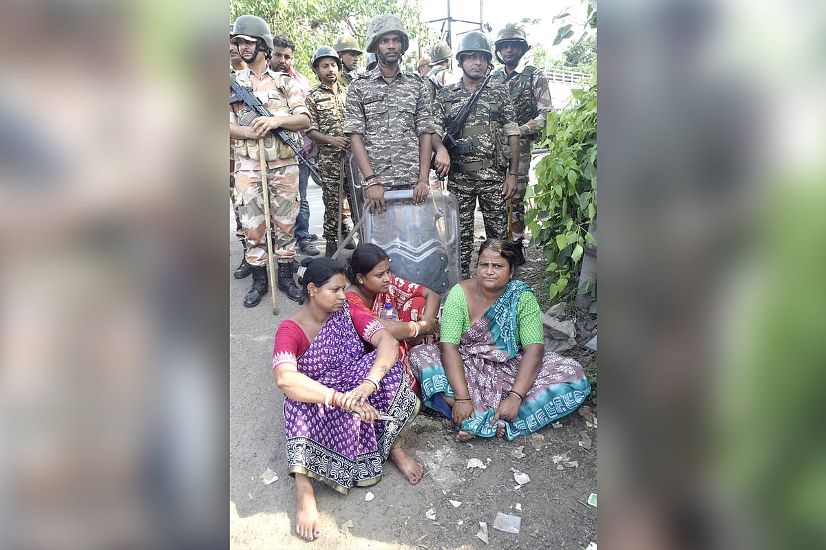 ফলতায় ভোটের দাবি ও দুষ্কৃতকারীদের গ্রেপ্তারের দাবিতে নারীদের প্রতিবাদী আন্দোলন