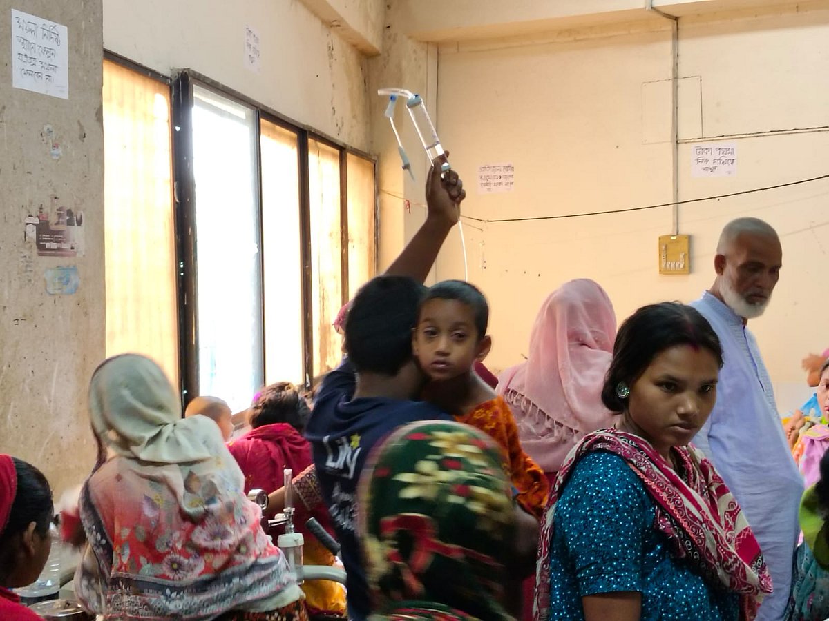 রংপুরে হামে আক্রান্ত রোগীর সংখ্যা বাড়ছে। গতকাল শনিবার দুপুরে রংপুর মেডিকেল কলেজ হাসপাতালের হাম আইসোলেশন কর্নারে
