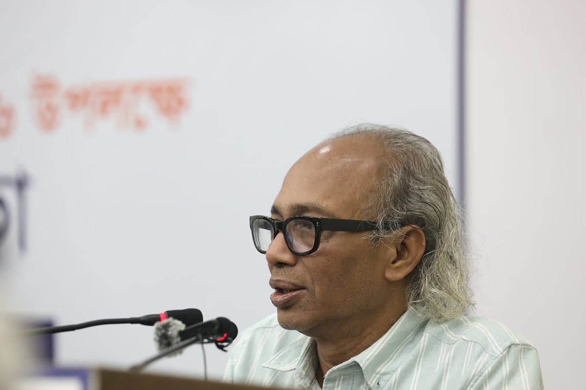 বিশ্ব মুক্ত গণমাধ্যম দিবস ২০২৬ উপলক্ষে সম্পাদক পরিষদ ও নিউজপেপার ওনার্স অ্যাসোসিয়েশন অব বাংলাদেশ (নোয়াব) আয়োজিত আলোচনা সভায় সভাপতির বক্তব্য দেন নূরুল কবীর। ৩ মে