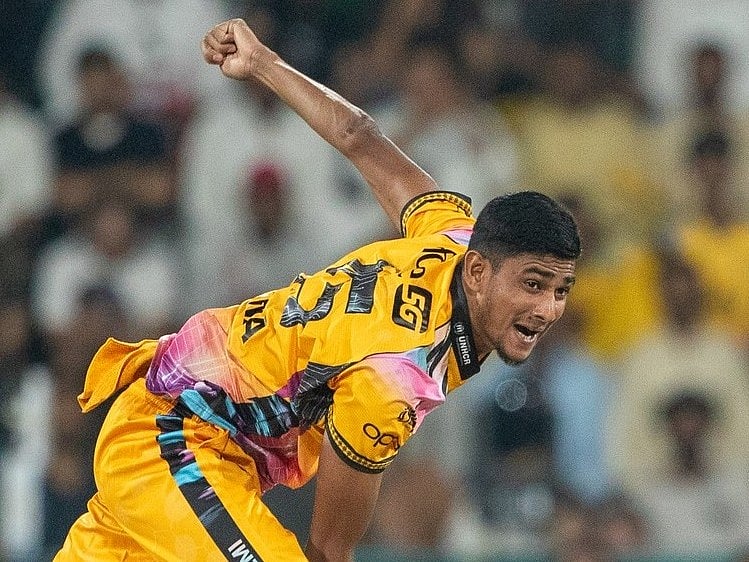 পিএসএল ফাইনালে দুর্দান্ত বোলিংয়ে ২ উইকেট নিয়েছেন নাহিদ রানা