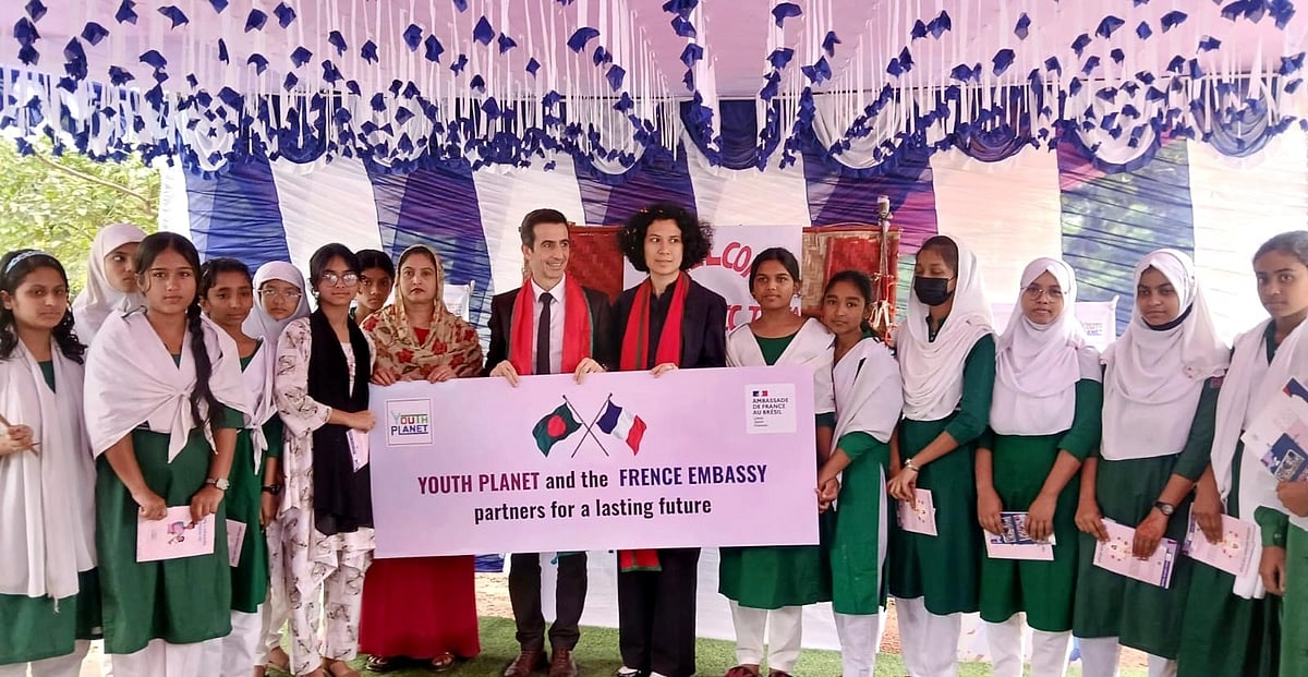ময়মনসিংহের নান্দাইলে নারীর স্বাস্থ্য, বয়ঃসন্ধিকালীন শিক্ষা ও অধিকার রক্ষায় চলমান কার্যক্রম পরিদর্শন করেছে ফ্রান্স দূতাবাসের একটি প্রতিনিধিদল। গতকাল রোববার উপজেলার রাজগাতি ইউনিয়নের পূর্ব দরিল্লা গ্রামে
