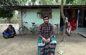 অস্ট্রেলিয়ার কথা বলে নেপালে নিয়ে নির্যাতন, ৮ মাস পর বাড়ি ফিরলেন সাকিব