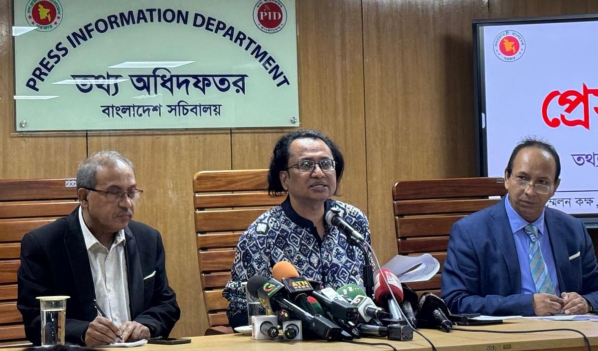 সংবাদ সম্মেলনে প্রধানমন্ত্রী তারেক রহমানের তথ্য ও সম্প্রচার উপদেষ্টা জাহেদ উর রহমান। সচিবালয়ে, ৫ মে ২০২৬