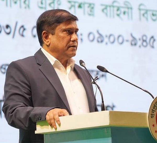 জেলা প্রশাসক (ডিসি) সম্মেলনে প্রতিরক্ষা মন্ত্রণালয় ও সশস্ত্র বাহিনী বিভাগবিষয়ক অধিবেশনে বক্তব্য দিচ্ছেন প্রধানমন্ত্রীর প্রতিরক্ষা উপদেষ্টা ব্রিগেডিয়ার জেনারেল (অব.)  এ কে এম শামছুল ইসলাম। ওসমানী স্মৃতি মিলনায়তন, ঢাকা। ৫ মে ২০২৬