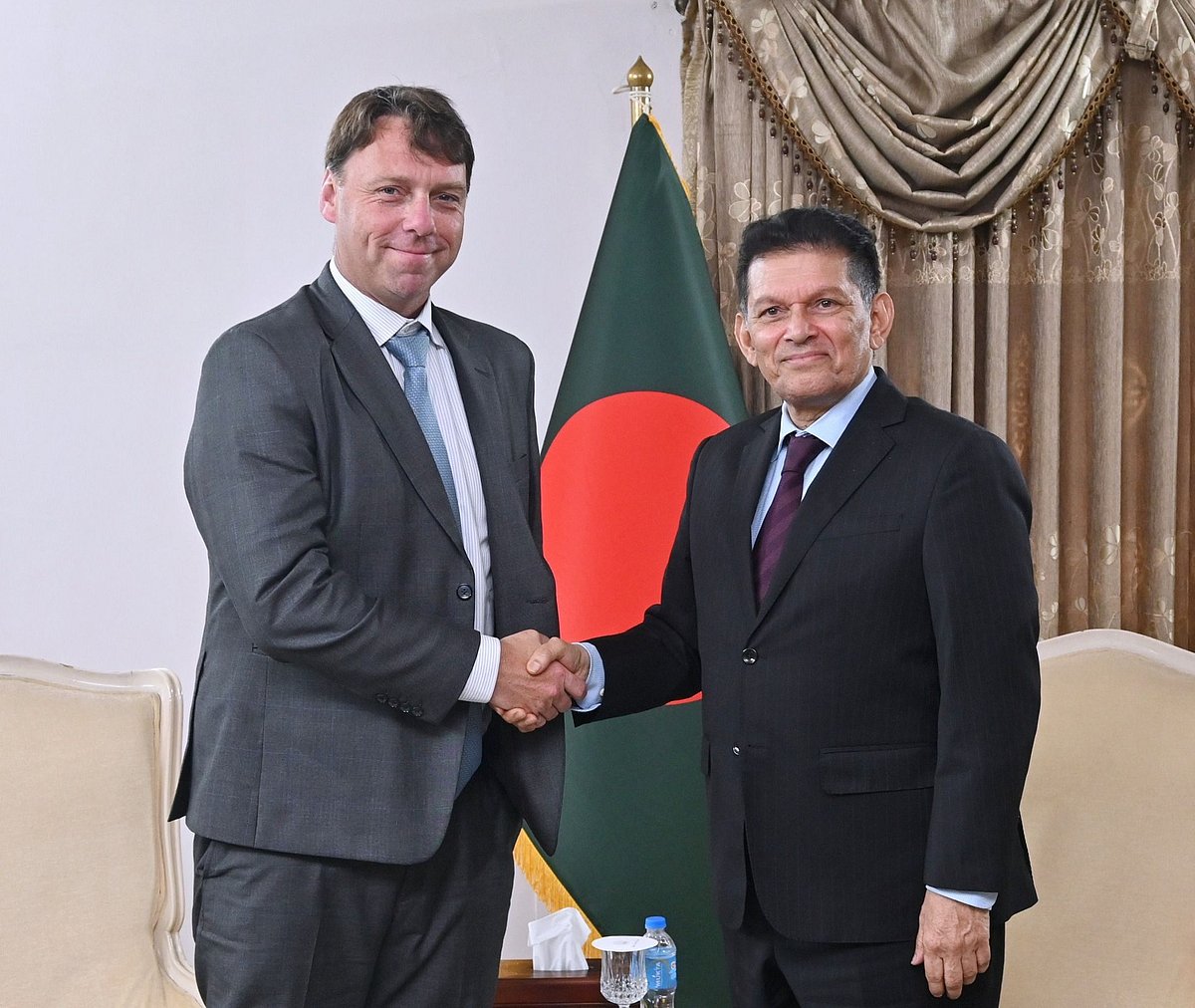 যুক্তরাষ্ট্রের দক্ষিণ ও মধ্য এশিয়াবিষয়ক সহকারী বাণিজ্য প্রতিনিধি ব্রেন্ডান লিঞ্চ আজ মঙ্গলবার পররাষ্ট্র মন্ত্রণালয়ে পররাষ্ট্রমন্ত্রী খলিলুর রহমানের সঙ্গে দেখা করেন