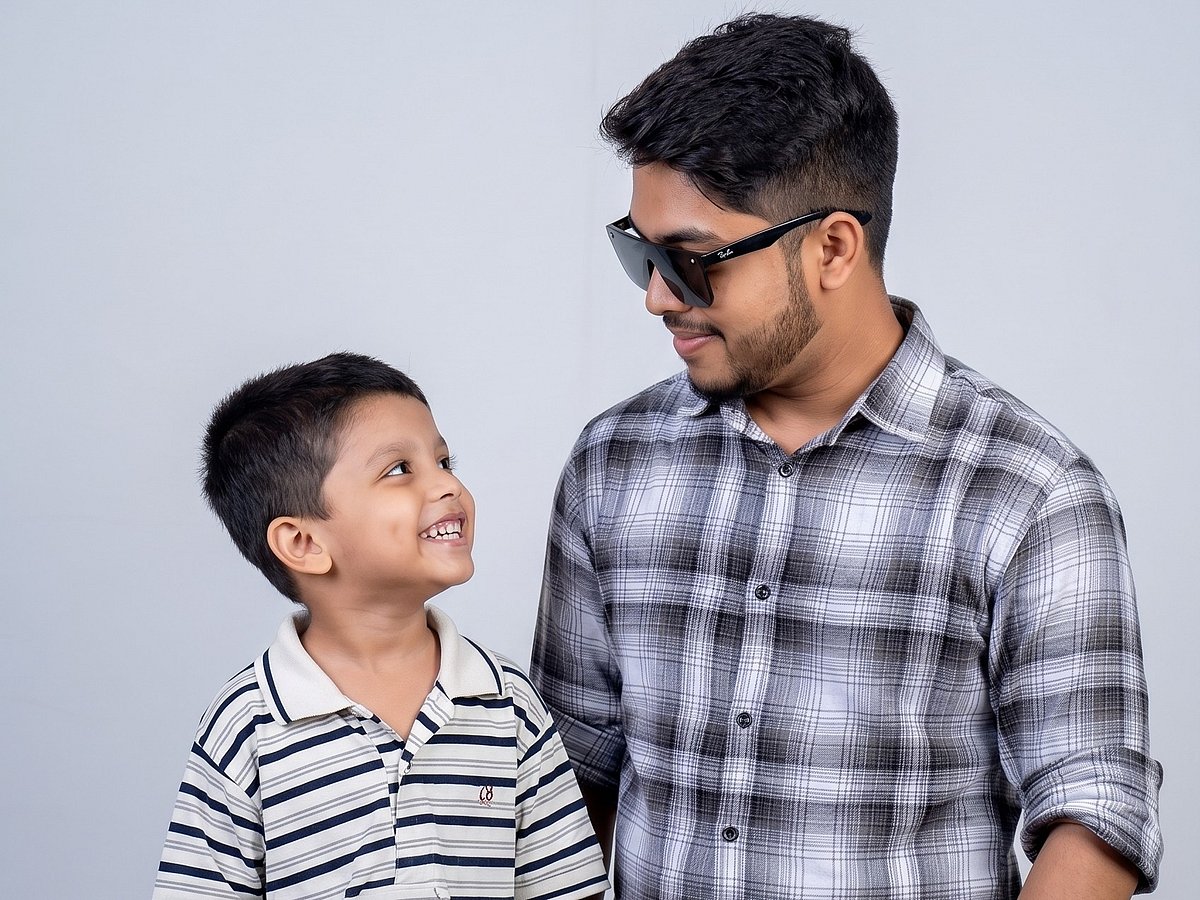 নিজের বর্তমান ও শৈশবের ছবি যুক্ত করে নতুন ছবি প্রকাশ করছেন অনেকে