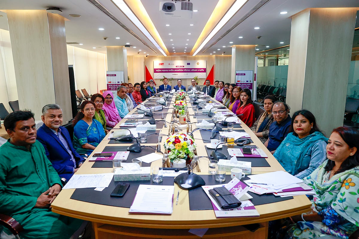 বিএনএনআরসি ‘স্ট্রেনদেনিং রেজিলিয়েন্স এগেইনস্ট টেকনোলজি ফেসিলিটেটেড জেন্ডার বেইজড ভায়োলেন্স (টিএফজিবিভি) অ্যান্ড প্রমোটিং ডিজিটাল ডেভেলপমেন্ট’ প্রকল্পের আওতায় গত ১৩ এপ্রিল এই গোলটেবিল বৈঠক আয়োজন করে
