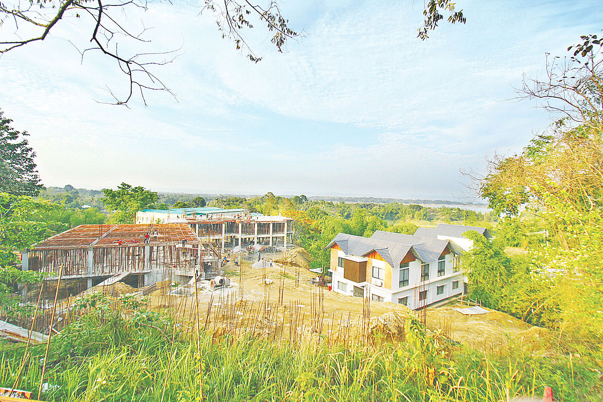 রাঙামাটি বিজ্ঞান ও প্রযুক্তি বিশ্ববিদ্যালয়ের প্রশাসনিক এবং একাডেমিক ভবনের একাংশ। গত বুধবার রাঙামাটির ঝগড়া বিল এলাকায়