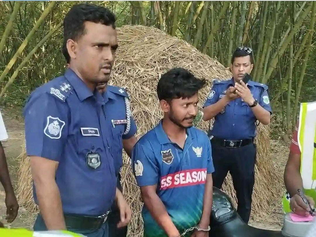 রাজশাহীর বাগমারায় চিরকুট পার্টির সদস্যকে নিয়ে চুরি হওয়া মিটার উদ্ধারে যায় পুলিশ। শুক্রবার বিকেলে রাজশাহীর বাগমারা উপজেলার ঝিকড়া এলাকায়