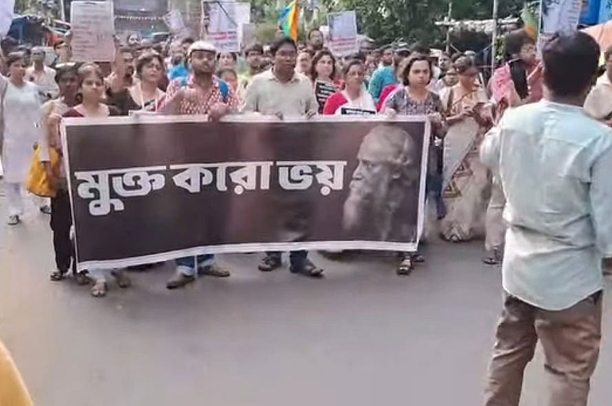 পশ্চিমবঙ্গে রবীন্দ্রনাথের জন্মদিন উপলক্ষে কলকাতায় শোভাযাত্রা বের করা হলেও পুলিশ আটকে দেয়। ৯ মে ২০২৬, কলকাতা