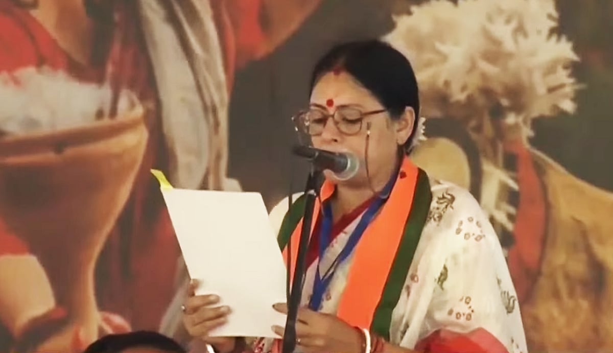 পশ্চিমবঙ্গ রাজ্য সরকারের মন্ত্রী হিসেবে শপথ নেন অগ্নিমিত্রা পাল