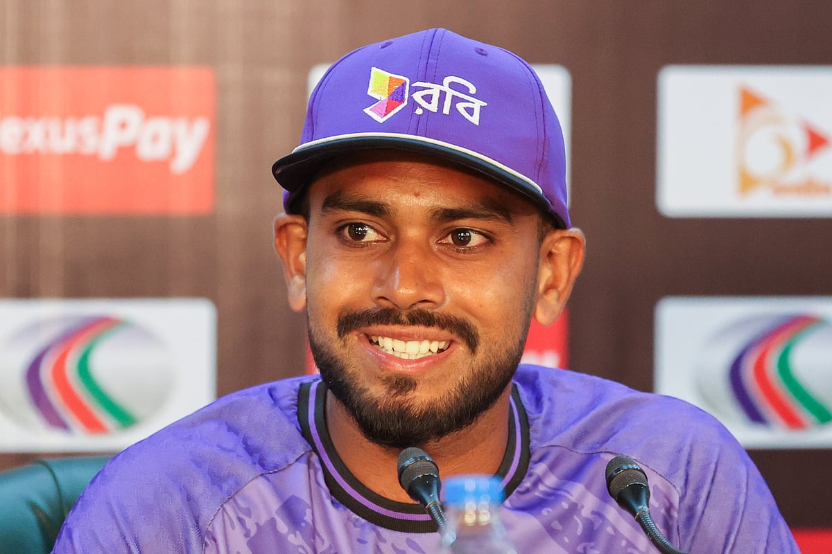 মিরপুরে আজ সংবাদ সম্মেলনে মিরাজ।
