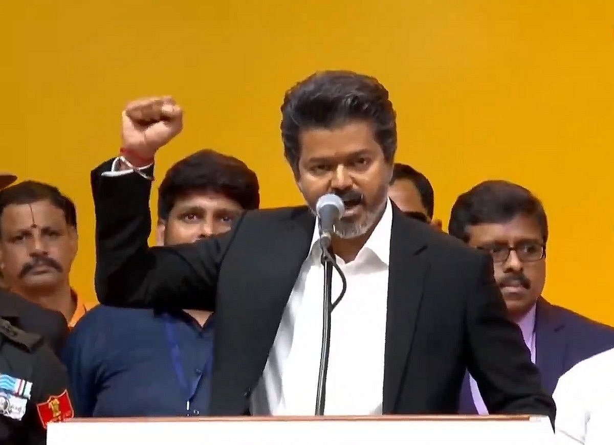 শপথ অনুষ্ঠানে চন্দ্রশেখর জোসেফ বিজয়