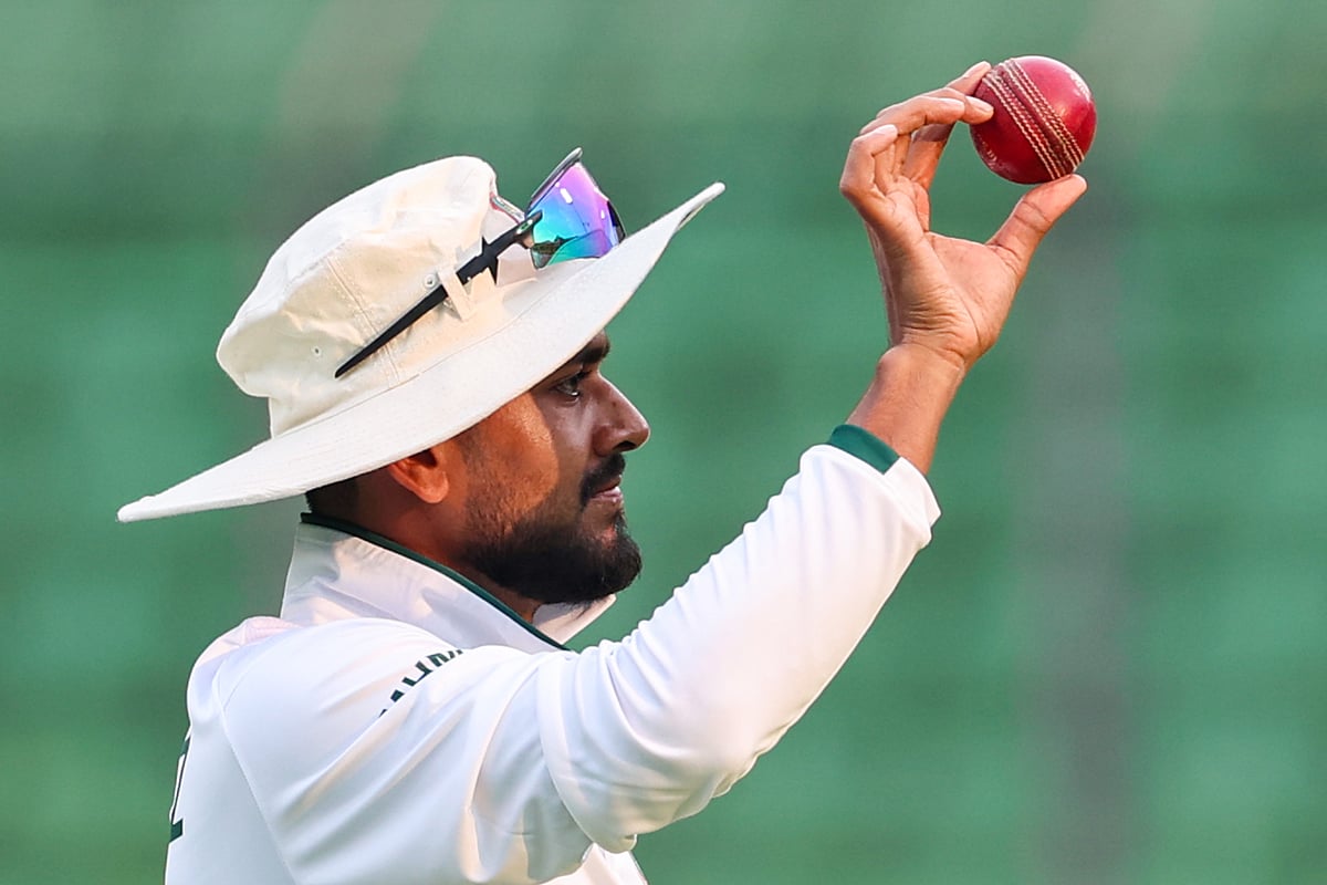 ৫ উইকেট পেয়েছেন মিরাজ