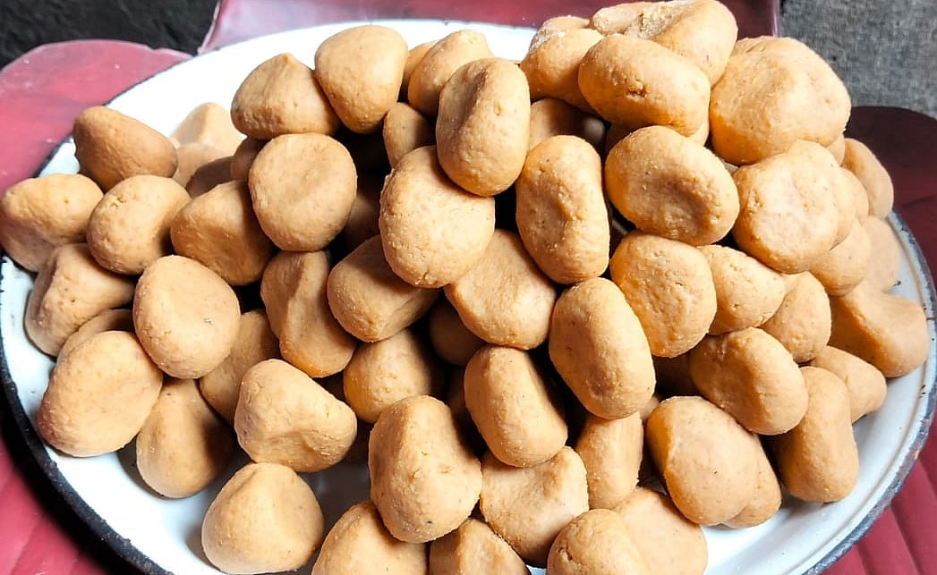 রাউজান গেলে যে কারণে আশীষ কুমারের প্যারা খেতেই হবে